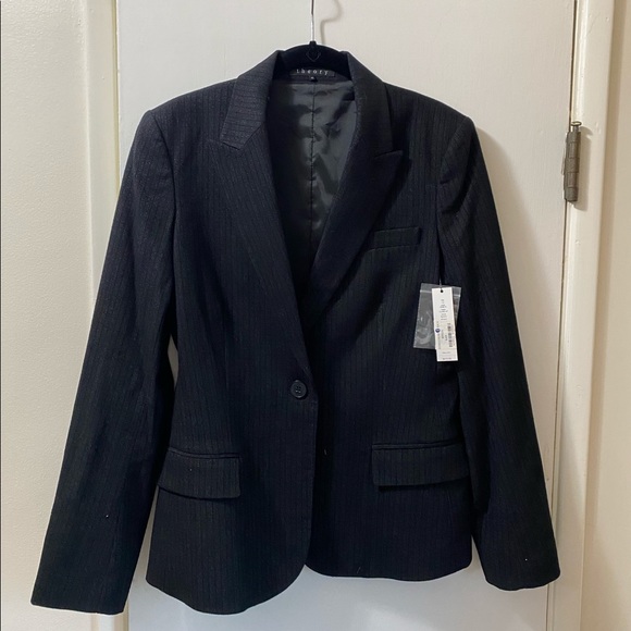 Theory Jackets & Blazers - NWT Theory Blazer Size 10